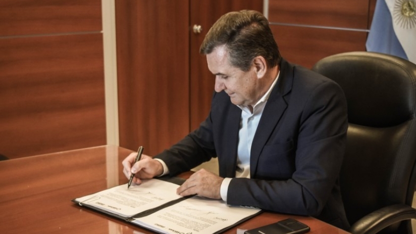Gobierno y el Consejo Profesional de Ciencias Económicas rubricaron un importante convenio