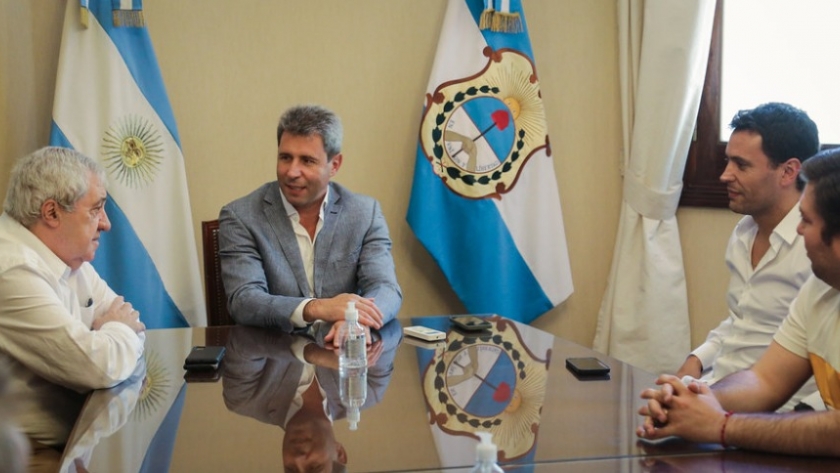El gobernador recibió a dirigentes de fútbol
