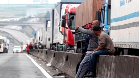 Camioneros brasileros iniciaron este lunes una huelga con diferentes reclamos al gobierno