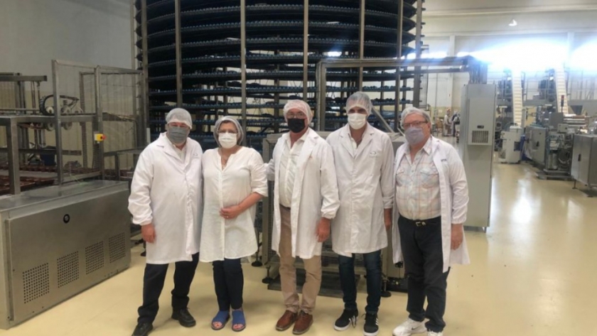 Costamagna recorrió la planta donde se elaboran los alimentos La Cumbre