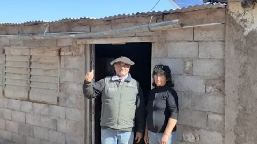 El Gobierno provincial continúa con la entrega de equipos solares fotovoltaicos a familias rurales
