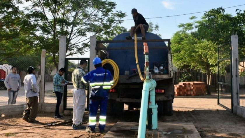 Emergencia Hídrica: Continúa la entrega de agua en comunidades originarias de Tartagal y General Mosconi