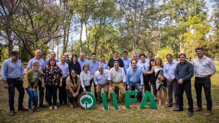 El gobierno celebró el día del árbol chaqueño y firmó convenios para promover el arbolado urbano