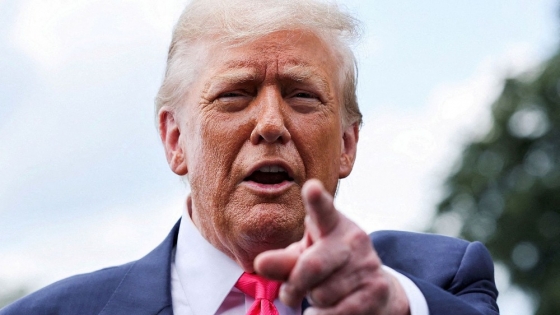 Trump exige a Brasil cambiar su rumbo y advierte sobre aranceles en apoyo a Bolsonaro