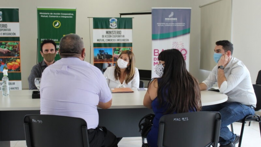 El Ministerio de Acción Cooperativa entregó matrículas habilitantes a cuatro cooperativas de trabajo