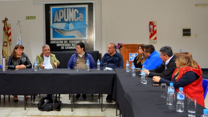 El Gobierno se reunió con los gremios