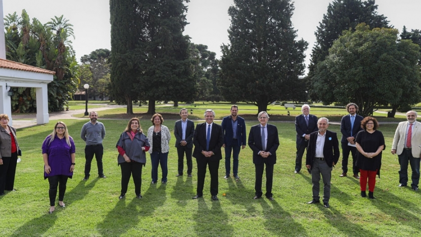 El Presidente se reunió con el comité de expertos médicos y científicos