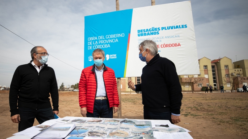 Schiaretti inauguró un desagüe en el sur de ciudad de Córdoba
