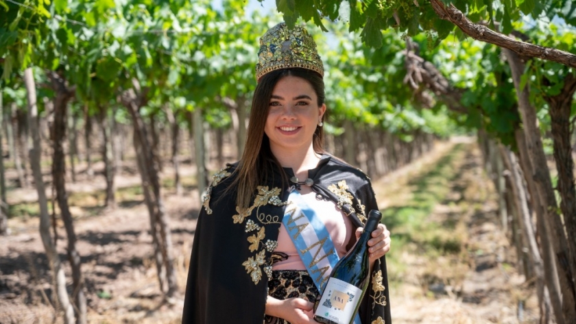 Verallia presentó su nuevo envase “Borgoña Ana”, en honor a la Reina Nacional de la Vendimia 2023