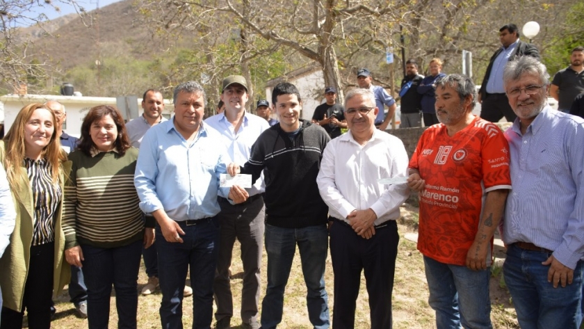 Raúl Jalil entregó aportes y maquinarias a productores de Los Ángeles
