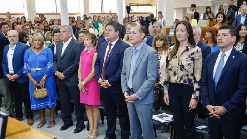 El gobernador presente en la apertura de sesiones del Concejo Deliberante de Neuquén