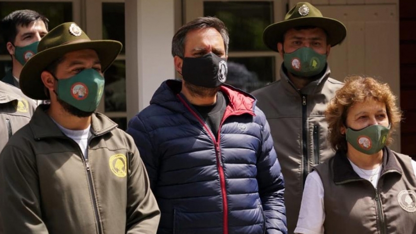 En Calafate Cabandié anunció mejores condiciones laborales para los brigadistas forestales nacionales