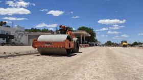Travesía Urbana de General Acha: Avanzan las tareas de asfalto sobre la colectora Norte