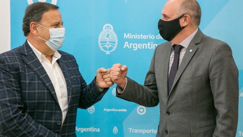 Guerrera y Quintela firmaron convenios para la refacción y construcción de terminales de ómnibus que beneficiarán a más de 300 mil riojanos
