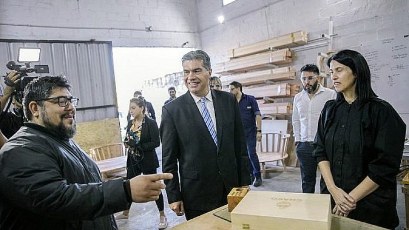 Fortaleciendo pymes: Capitanich acompañó la inauguración del nuevo taller de la fábrica de muebles Genzio
