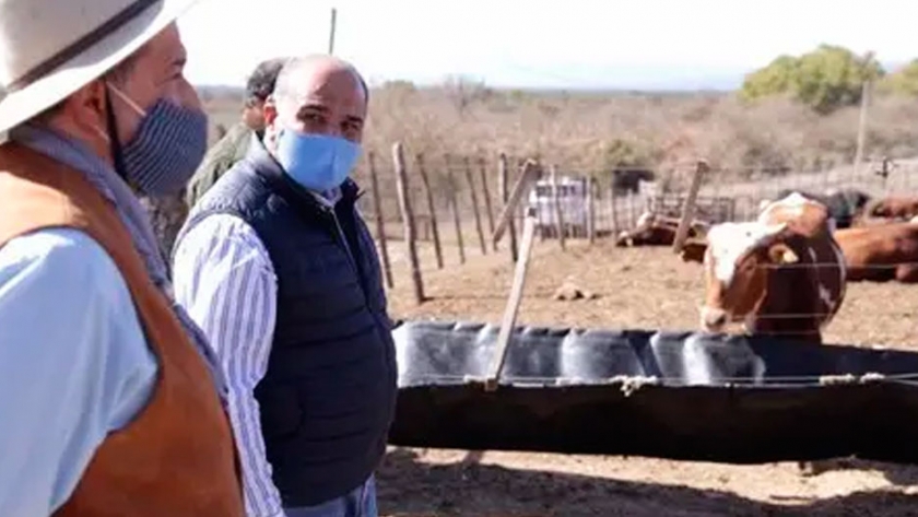 El gobernador visitó un feedlot en Trancas e instó a sumar esfuerzos entre los sectores público y privado