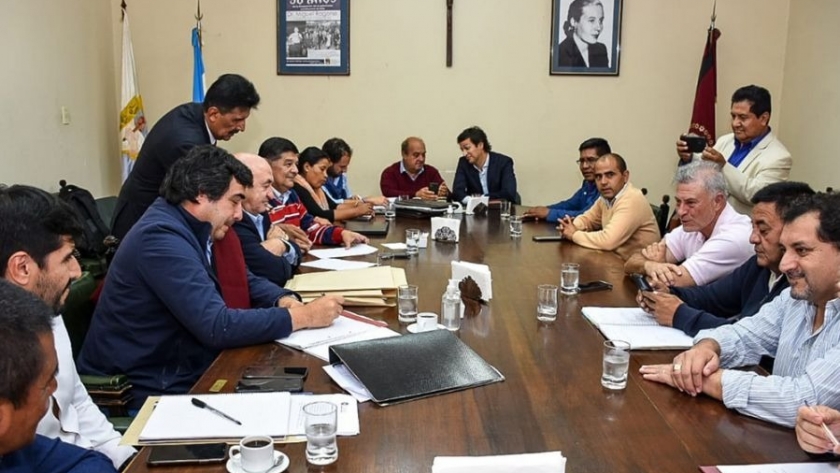 El ministro de la Producción enfatizó en la necesidad de financiar un Estudio Integral de Cuencas