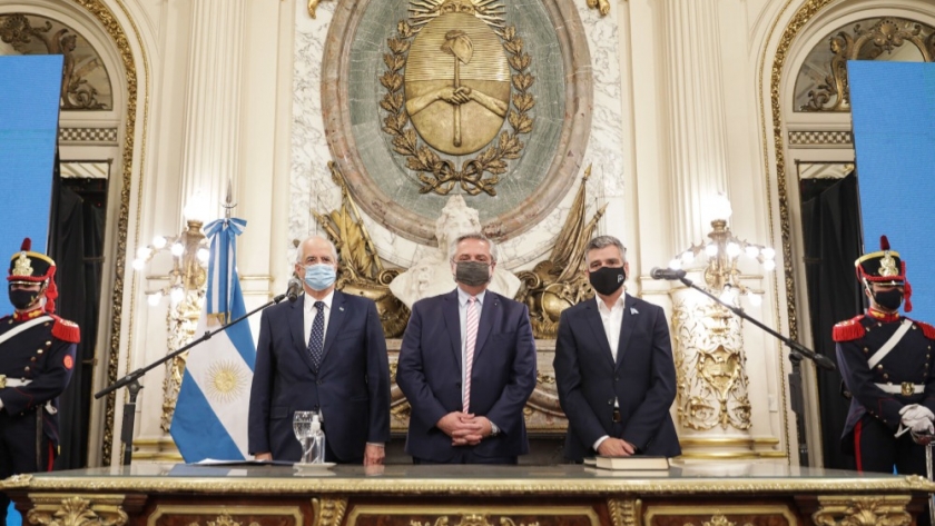 El Presidente les tomó juramento a los nuevos ministros de Defensa y de Desarrollo Social