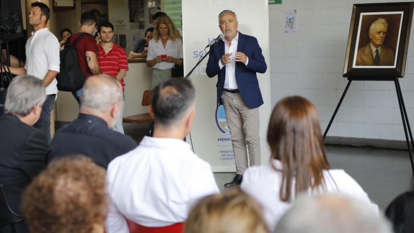 Alfredo Cornejo participó del acto por el aniversario de los 100 años del hospital Schestakow