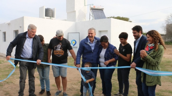 <Schiaretti entregó 10 viviendas e inauguró un polideportivo social en Sampacho