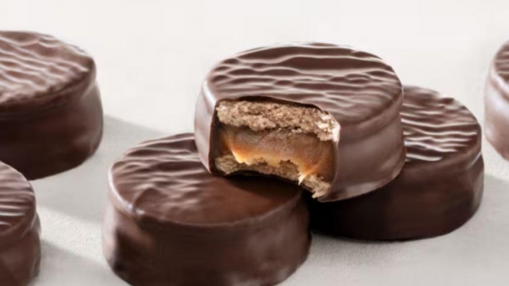 El alfajor argentino Cachafaz, distinguido con 5 estrellas en la guía Taste Atlas