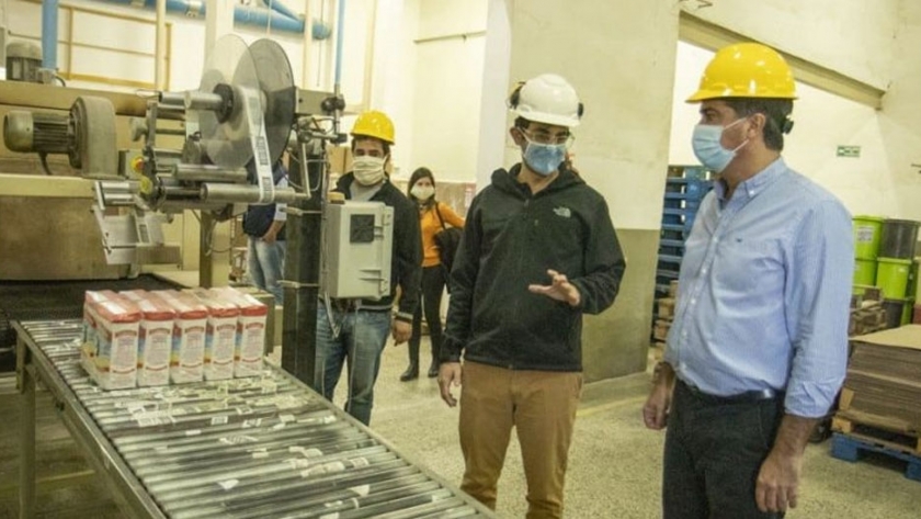 Capitanich recorrió la planta de molinos cañuelas y comprometió apoyo en infraestructura para ampliar la base productiva