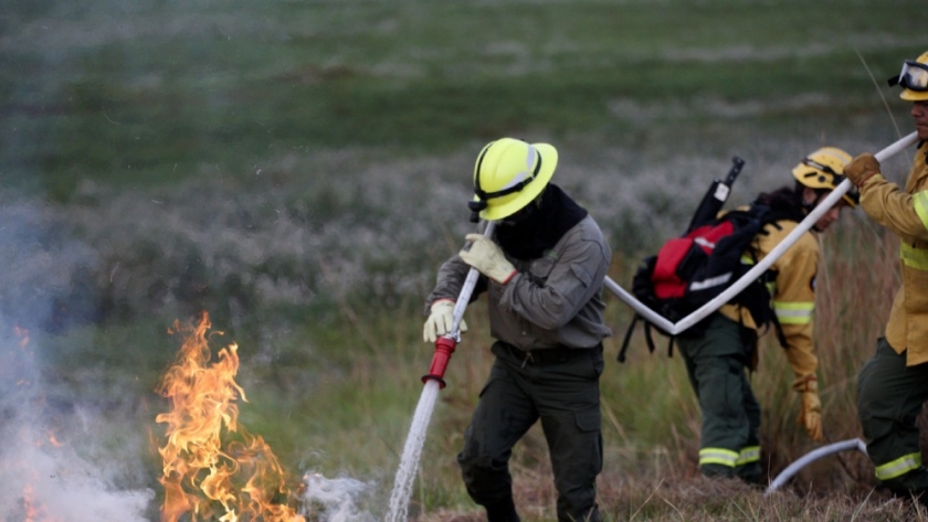 Ambiente mantiene los recursos para el combate de los incendios en Corrientes