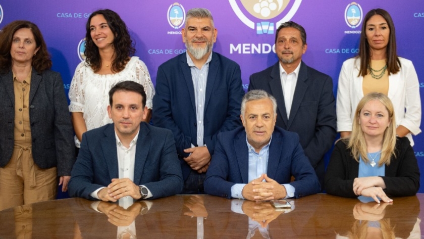 Cornejo y García Zalazar presentaron el gabinete del Ministerio de Educación, Cultura, Infancias y DGE