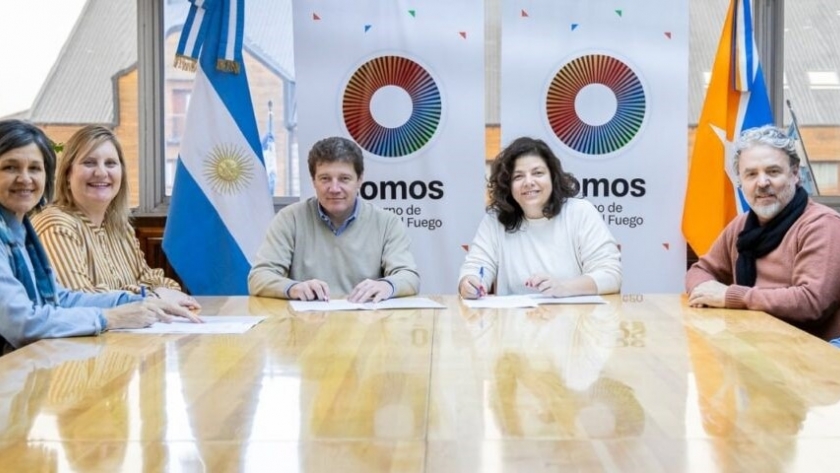El Gobierno provincial y el Garrahan firmaron un convenio de adhesión al programa federal del hospital