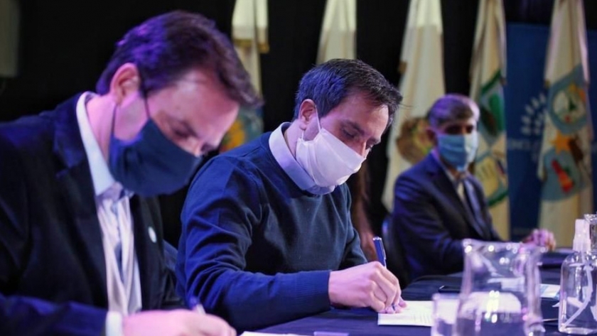 Cabandié y Sujarchuk firmaron un convenio para impulsar políticas ambientales en Escobar