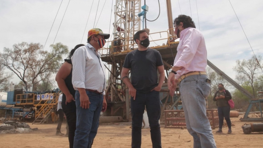 Cabandié recorrió las obras de pozos de agua para las comunidades wichis en Salta