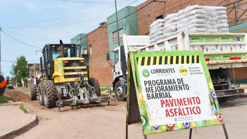 La Provincia pavimenta con concreto asfáltico la calle Resoagli en el barrio Niño Jesús