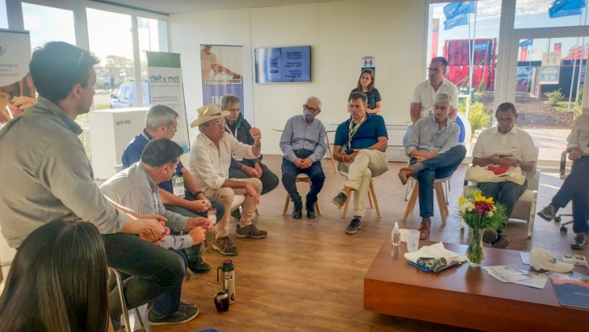 Expoagro: autoridades provinciales analizaron la situación industrial con fabricantes de maquinaria agrícola
