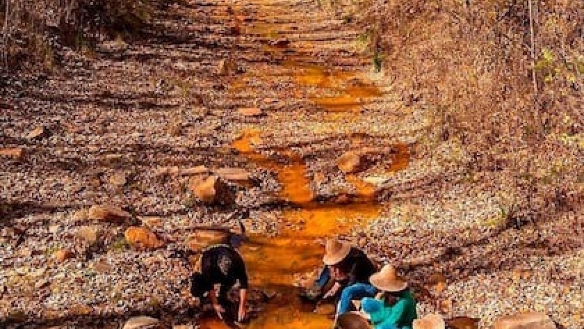 El pueblo surcado por un río amarillo que fue elegido como una de las mejores villas del mundo