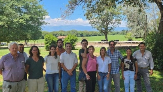 Grupo Lechero de Trancas: capacitación en alfalfa con el INTA