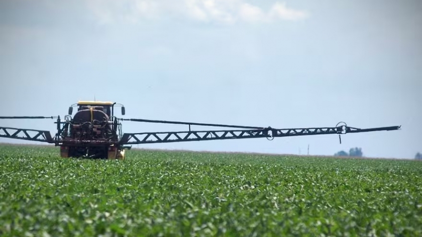 Productores pampeanos rechazan la reglamentación de la Ley de Plaguicidas por falta de consenso