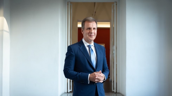 Redrado pide eliminar restricciones cambiarias y reducir encajes para dinamizar la economía