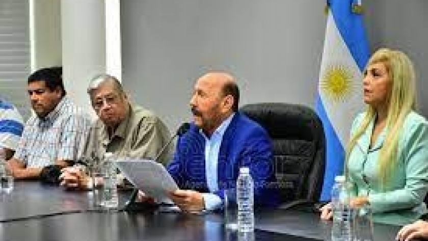 Insfrán anunció un bono de 30 mil pesos para beneficiarios del IPS
