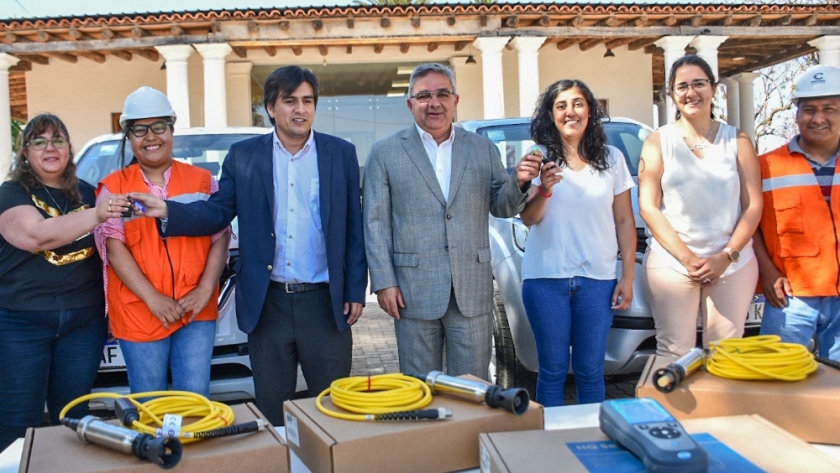 Entregan camionetas e instrumental para el fortalecimiento de los Centros de control Minero-Ambiental