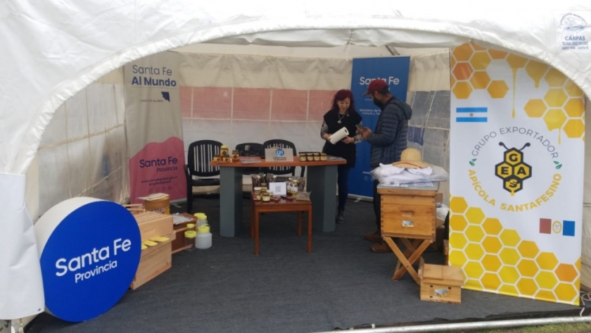 El Gobierno Provincial acompañó a cooperativas santafesinas en la Fiesta Nacional de la Apicultura – Expo Apícola del Mercosur