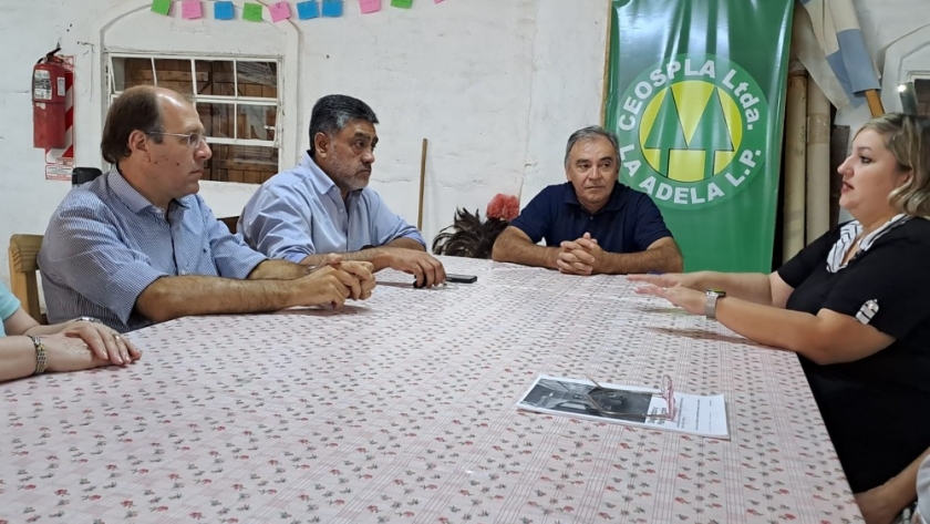 Cooperativa de La Adela recibió la visita de funcionario de Gobierno