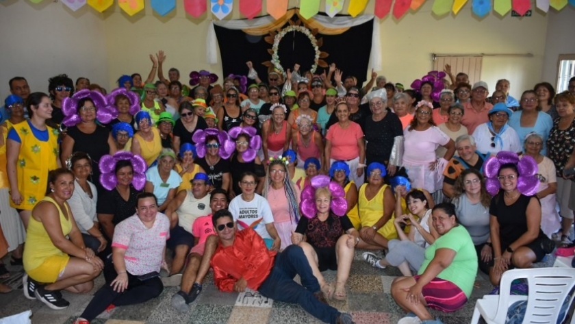 Más de 230 adultos mayores participaron del cierre de la colonia de vacaciones municipal