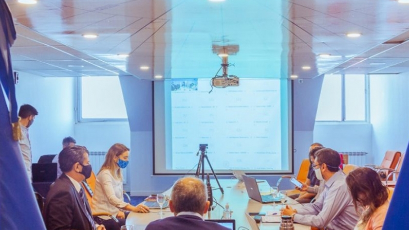 El Gobierno planteó en la CAAE una mesa de trabajo para facilitar la exportación de productos locales