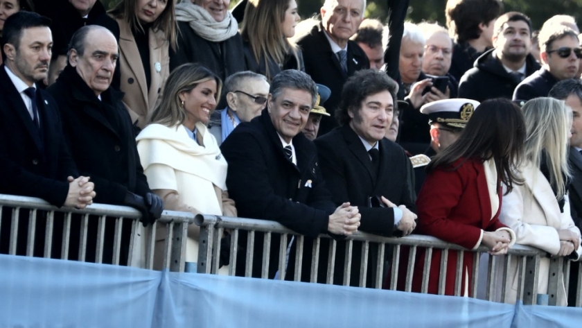 Junto al Presidente, Jorge Macri participó del desfile militar para celebrar el Día de la Independencia