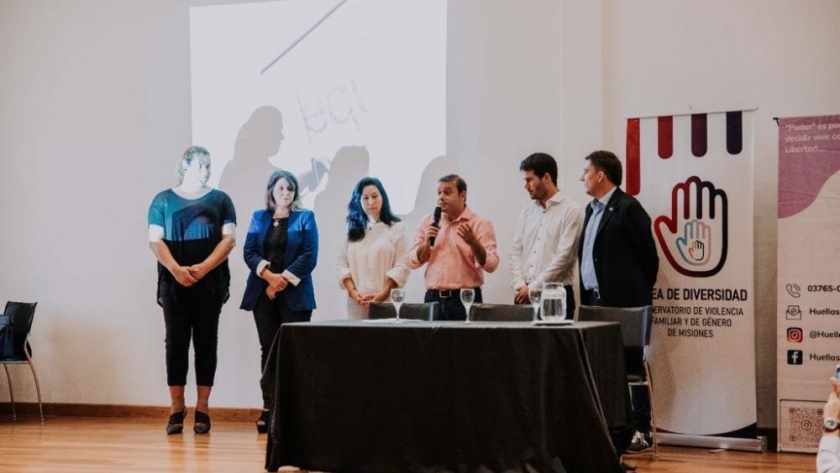 Herrera Ahuad acompañó la apertura de la charla sobre Violencia contra las mujeres