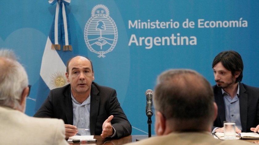 Setti sostuvo que el canje de bonos para el sector público apunta a un 