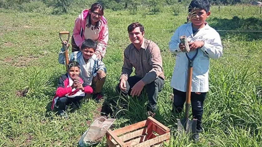 Capacitan a alumnos en la producción de harina de algarroba