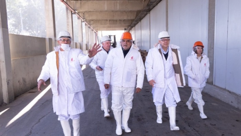 Trabajo acompaña a Frigorífico Gorina tras incendio que afectó su producción