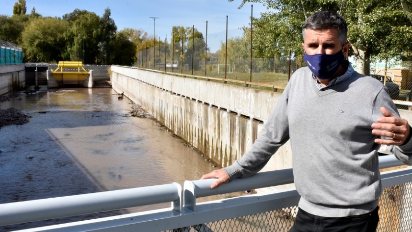 Funcionarios recorrieron la obra del arroyo Durán