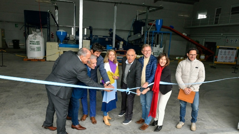 En Victoria se inauguró la primera planta de reciclado de envases vacíos de fitosanitarios